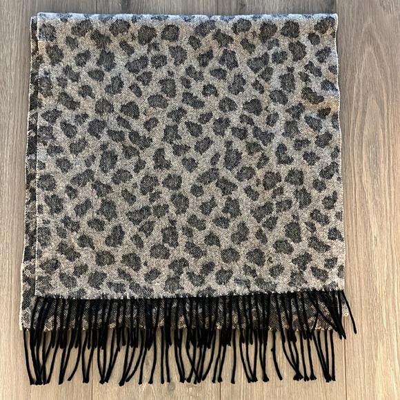 Club Monaco Scarf - Picture 2 of 3
